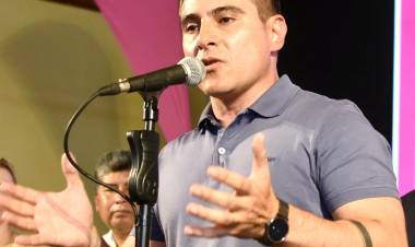 FERRO CRUZÓ A CAPITANICH: “YA PUEDE PASAR A COBRAR SU ADELANTO DE AGUINALDO; NO MIENTA”