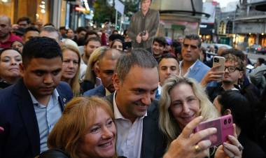 MANUEL ADORNI EN CAMPAÑA CON UN TOQUE DEL ESTILO CASTA
