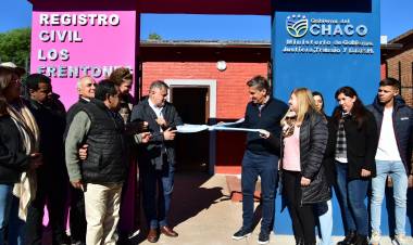 LOS FRENTONES: EL GOBERNADOR INAUGURÓ LAS REFACCIONES INTEGRALES DEL REGISTRO CIVIL