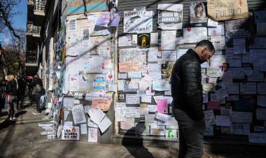 UNA ESQUINA QUE SE CONVIRTIÓ EN UN ALTAR POPULAR AL CIELO ABIERTO
