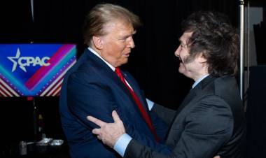 ALINEADOS CON TRUMP Y CON GRITOS DE GUERRA