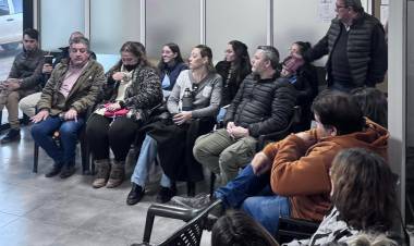REUNIÓN DEL INSTITUTO DE VIVIENDA CON ADJUDICATARIOS DE LOS DEPARTAMENTOS DEL BARRIO PUERTAS DEL SOL