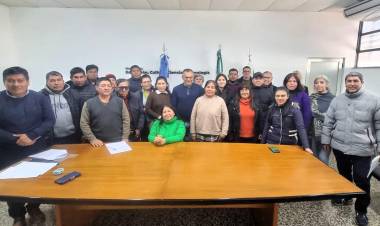 EDUCACIÓN Y EL CONSEJO QOMPI DE PAMPA DEL INDIO AVANZAN EN LA REGULARIZACIÓN DE LA ESCUELA DE GESTIÓN SOCIAL