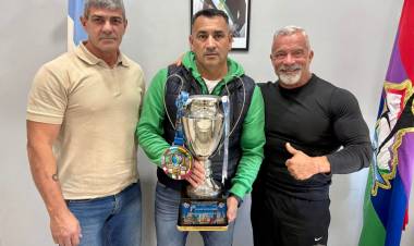 DEPORTES RECIBIÓ AL CAMPEÓN PANAMERICANO DE FISICOCULTURISMO MARIO MONFARDINI