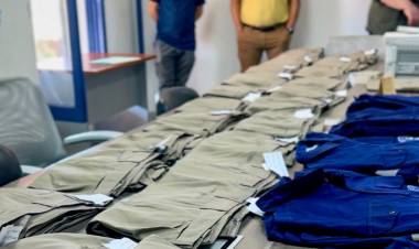 SE ENTREGÓ NUEVA INDUMENTARIA A AGENTES DE LA SUBSECRETARÍA DE TRANSPORTE Y DE LA DELEGACIÓN DE SÁENZ PEÑA