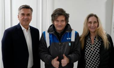 BS. AS: EL GOBERNADOR ZDERO SE REUNIÓ CON EL PRESIDENTE MILEI