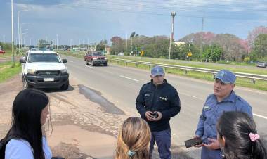 OPERATIVO DE SEGURIDAD PARA DOCENTES EN RUTA 16: ENTREGARON FOLLETOS Y BRINDARON RECOMENDACIONES CLAVE