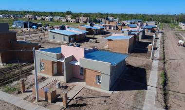 EL GOBIERNO PROVINCIAL AVANZA CON LAS OBRAS DE LAS 32 VIVIENDAS SORTEADAS EN QUITILIPI