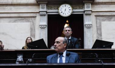 UNA MOCIÓN DE CENSURA MÁS CERCA