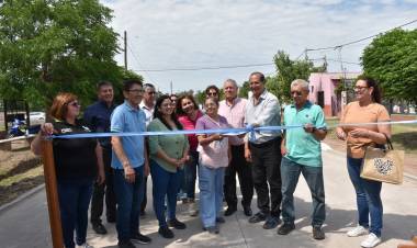 INAUGURACIÓN DE PAVIMENTO EN CALLES HRYNIEWICK, MORENO Y CÉSAR CLARIS EN EL SECTOR OESTE DE VILLA ÁNGELA