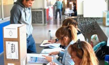 LAS ESCUELAS CHAQUEÑAS SE PREPARAN PARA RECIBIR A LOS VOTANTES