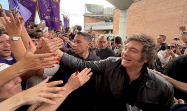 MILEI HIZO 400 METROS EN CÓRDOBA