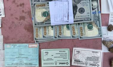 DETENIDOS TRAS INTENTAR PAGAR CON DÓLARES FALSOS