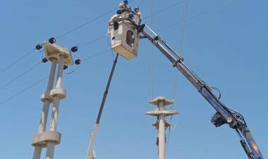 AVANZA EL TRAMO FINAL DE LA NUEVALÍNEA ELÉCTRICA ENTRE VILLA ÁNGELA Y DU GRATY