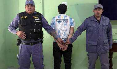UN OFICIAL ESTÁ GRAVE TRAS SER APUÑALADO POR EL HIJASTRO