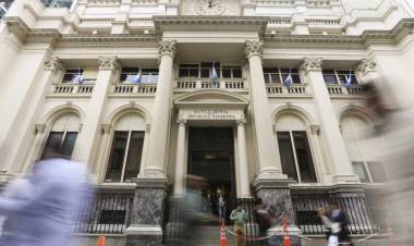 CAPUTO DEFENDIÓ EL PRÉSTAMO POR US$3.000 MILLONES: “KUKITAS QUERIDOS, YA NO PSICOPATEAN A NADIE"