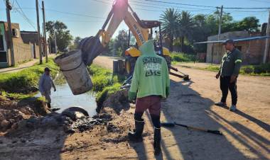 VILLA ÁNGELA: LOS EQUIPOS DE TRABAJOS DEL MUNICIPIO REALIZAN TAREAS DE MANTENIMIENTO EN LA CIUDAD