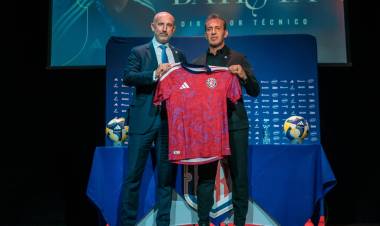 COSTA RICA PRESENTÓ AL ARGENTINO FERNANDO “BOCHA” BATISTA COMO NUEVO TÉCNICO DEL SELECCIONADO NACIONAL