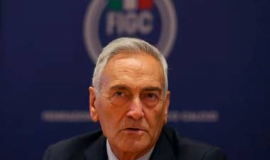 RENUNCIÓ EL PRESIDENTE DE LA FEDERACIÓN ITALIANA DE FÚTBOL