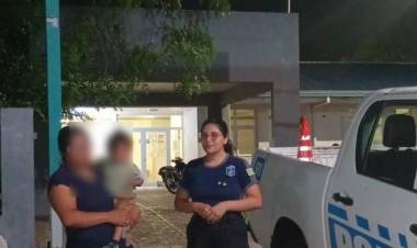 EFECTIVOS POLICIALES SALVARON LA VIDA DE UN BEBÉ QUE SE HABÍA ATRAGANTADO CON COMIDA