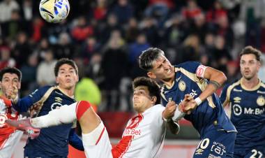 TORNEO APERTURA: HURACÁN CAYÓ COMO LOCAL ANTE ARGENTINOS