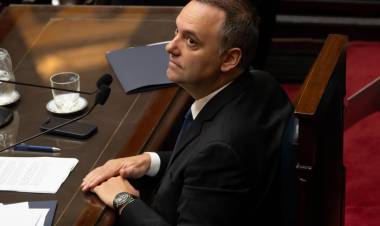 ADORNI RETOMA AGENDA, ENTRE SU VIAJE A MENDOZA Y UNA POSIBLE CONFERENCIA