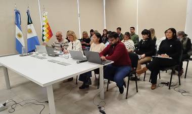EDUCACIÓN CAPACITA EN CARGA DE TÍTULOS DIGITALES A ESCUELAS SECUNDARIAS E INSTITUTOS SUPERIORES
