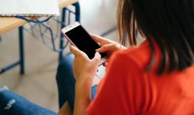 UNA NUEVA PROVINCIA RESTRINGIÓ EL USO DEL CELULAR EN LAS ESCUELAS