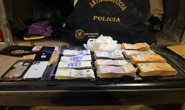 TRES MUJERES APREHENDIDAS CON MÁS DE 400 GRAMOS DE COCAÍNA Y MÁS DE OCHO MILLONES DE PESOS