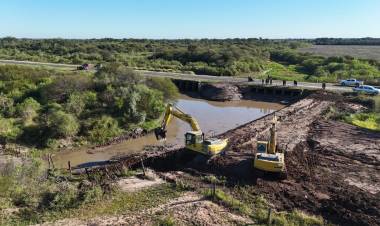 MÁS DE 20 AÑOS DE ESPERA: INICIARON LOS TRABAJOS DE LIMPIEZA DEL CANAL RÍO MUERTO