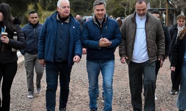 MÁS CONECTIVIDAD Y SEGURIDAD: ZDERO VERIFICÓ LAS OBRAS DE RIPIO, CORDÓN CUNETA E ILUMINACIÓN EN PUERTO TIROL