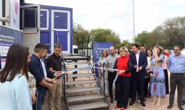 EDUCACIÓN INAUGURÓ EL AULA TALLER MÓVIL “SABERES DIGITALES” EN LA BIENAL 2026