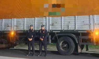 CAMINERA SECUESTRÓ UNA MOTO CON PEDIDO, INTERVINO CARGAS FORESTALES Y DETUVO A DOS PERSONAS BUSCADAS POR LA JUSTICIA