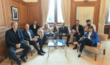 SE VUELVE A REUNIR LA MESA POLÍTICA TRAS EL REVÉS DEL SENADO