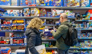 ENTRE EL BOLSILLO Y LA PANTALLA: CÓMO COMPRA EL CONSUMIDOR EN ESTE DÍA DEL NIÑO