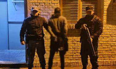 SAENZ PEÑA: ATRAPARON A UN JOVEN POR AMENAZAR CON UN CUCHILLO A UNA MUJER EN EL BARRIO AIPO