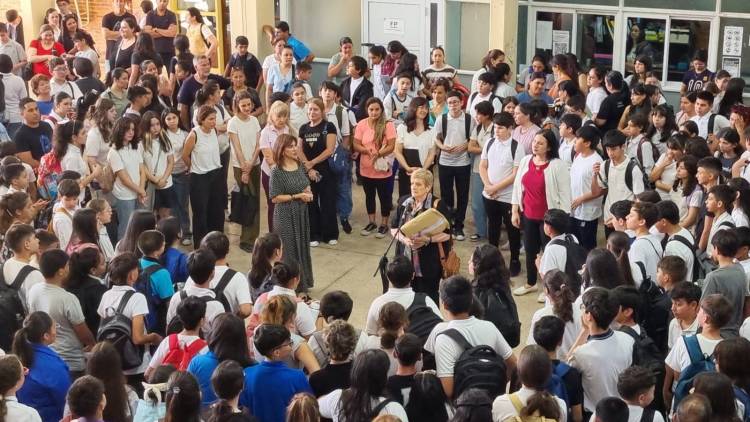 EDUCACIÓN TOMÓ EXÁMENES DE INGRESO A PRIMER AÑO, EN CINCO ESCUELAS SECUNDARIAS CON ALTA DEMANDA DE VACANTES