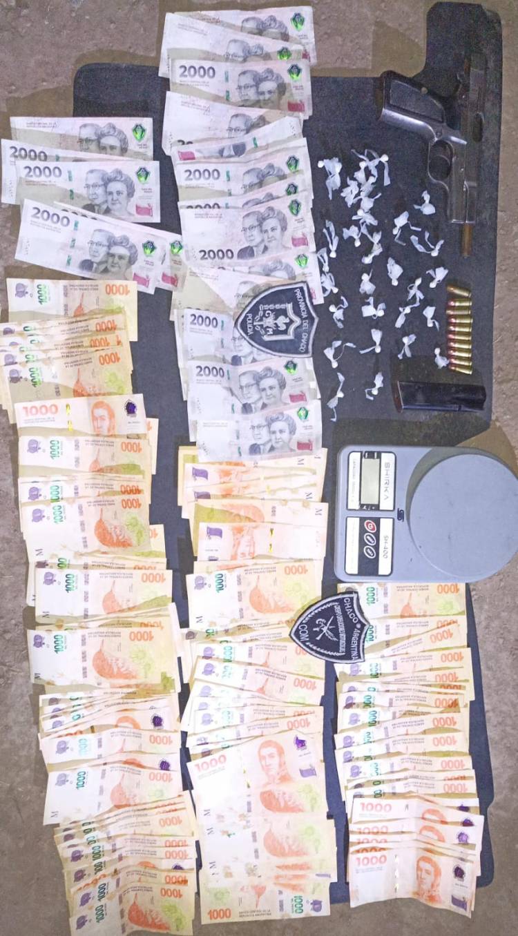DETIENEN A UN SUJETO CON DROGA Y UN ARMA DE FUEGO  