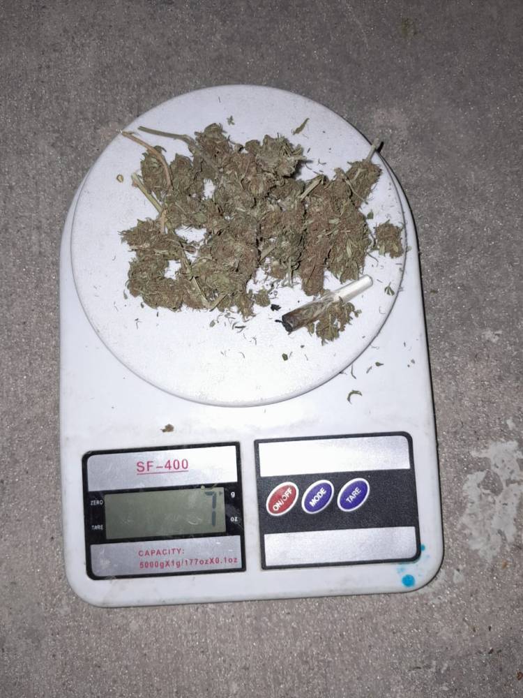 DETIENEN A UN JOVEN CON MARIHUANA Y A UN HOMBRE CON PEDIDO ACTIVO 