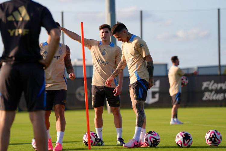 SCALONI AFINA EL LÁPIZ Y DEFINE EL PLANTEL 
