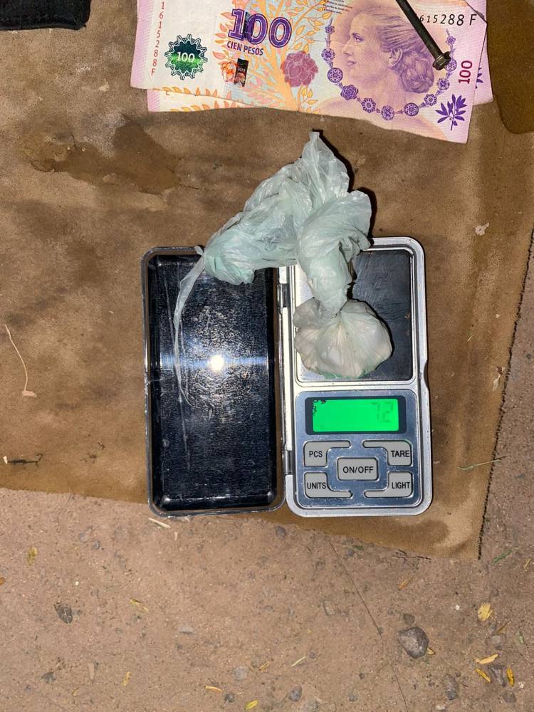 DETIENEN A DEALER CON 26 DOSIS DE COCAÍNA