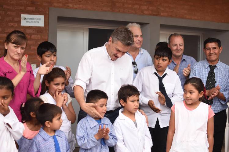 EL GOBERNADOR ZDERO HABILITÓ EL NUEVO ALBERGUE DE LA E.E.P. N°614 EN EL PARAJE SAN TELMO DE TACO POZO
