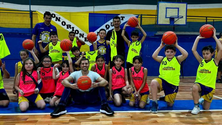 BARRANQUERAS: EL GOBIERNO PROVINCIAL ENTREGÓ ELEMENTOS DEPORTIVOS AL CLUB DON ORIONE