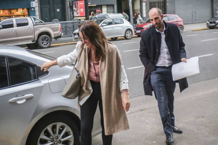 LAS PRIVATIZACIONES, MÁS CERCA DE QUEDAR AFUERA
