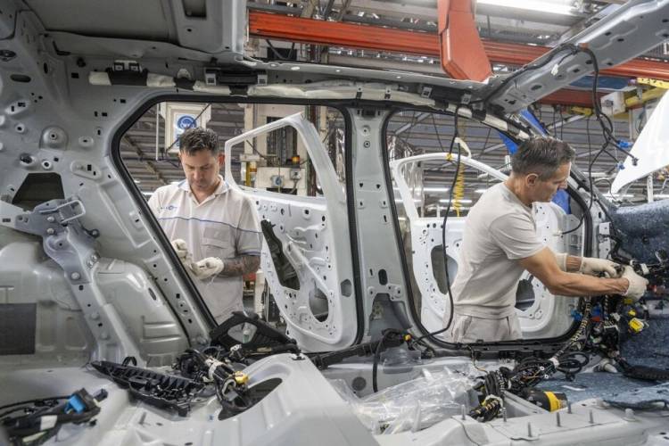 CAE LA PRODUCCIÓN FABRIL EN MAYO