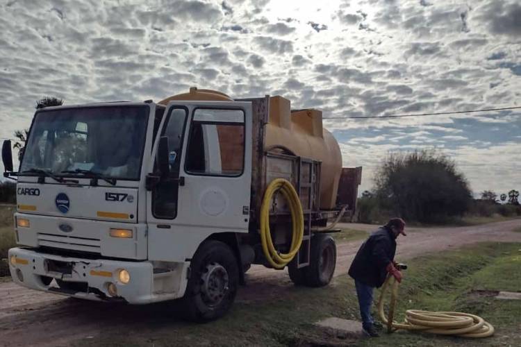 ENRIQUE URIEN: SAMEEP CONTINÚA CON LA ASISTENCIA DE AGUA POTABLE