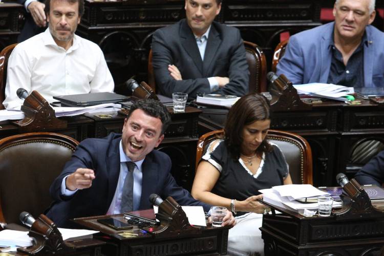 EL FRACASO DE LOS AMIGABLES APACIGUADORES