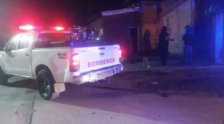SE FUERON A DORMIR DEJANDO LA PAVA ELÉCTRICA ENCENDIDA Y PROVOCÓ UN INCENDIO EN SU VIVIENDA