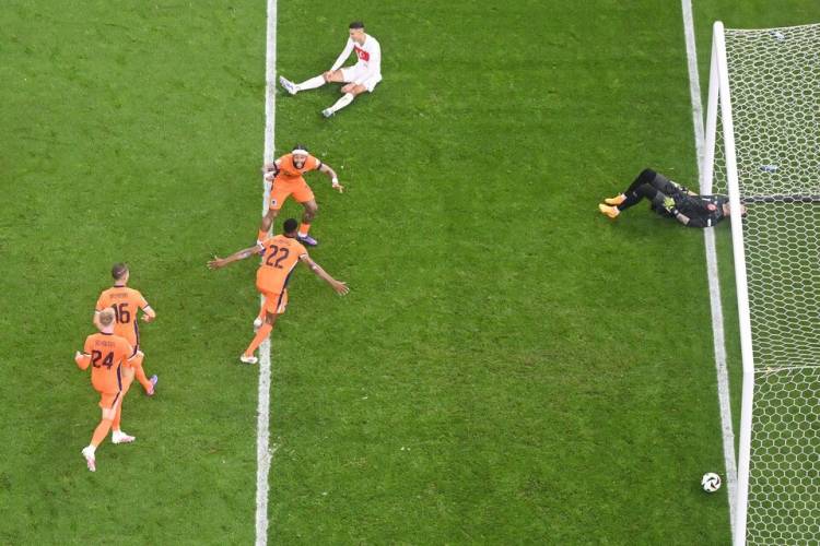EUROCOPA: PAÍSES BAJOS SE LO DIO VUELTA A TURQUÍA Y JUGARÁ UNA SEMIFINAL ANTE INGLATERRA
