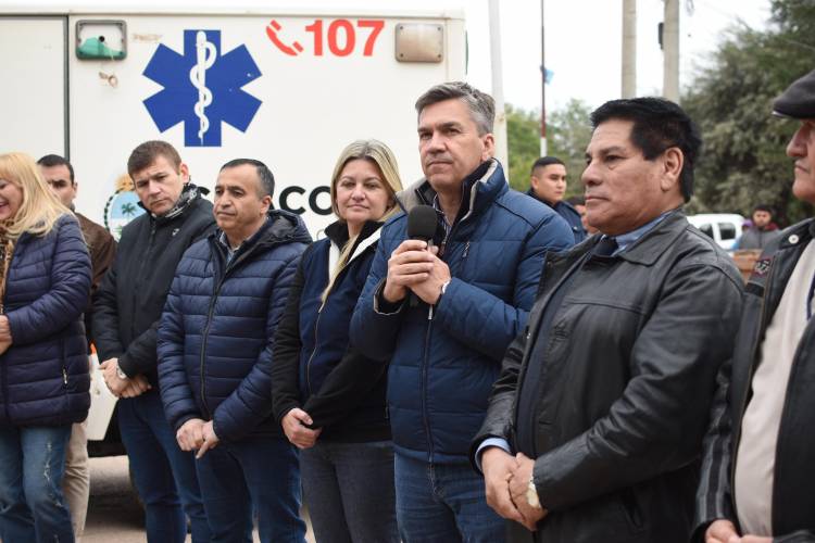MISIÓN NUEVA POMPEYA: EL GOBERNADOR ZDERO ENTREGÓ EQUIPAMIENTOS DE COMUNICACIONES PARA AMBULANCIAS, Y ADEMÁS, SE INCORPORARON NUEVOS MÉDICOS